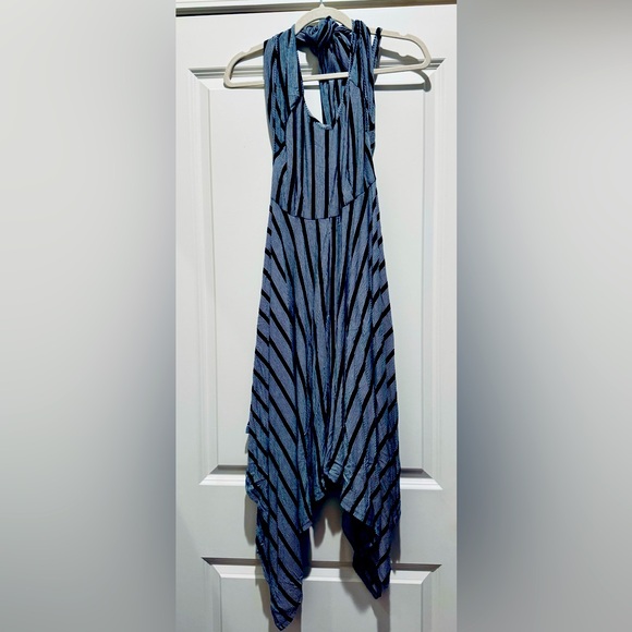 Alya Dress - Picture 1 of 5